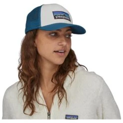 Casquettes Patagonia P-6 Logo Lopro Trucker Hat White Wavy Blue -Ski Équipement Boutique f3d0b4c5f1e37fd1b905513d3e375567e640f281 E20PATAACC12153497 PATA0637067 4